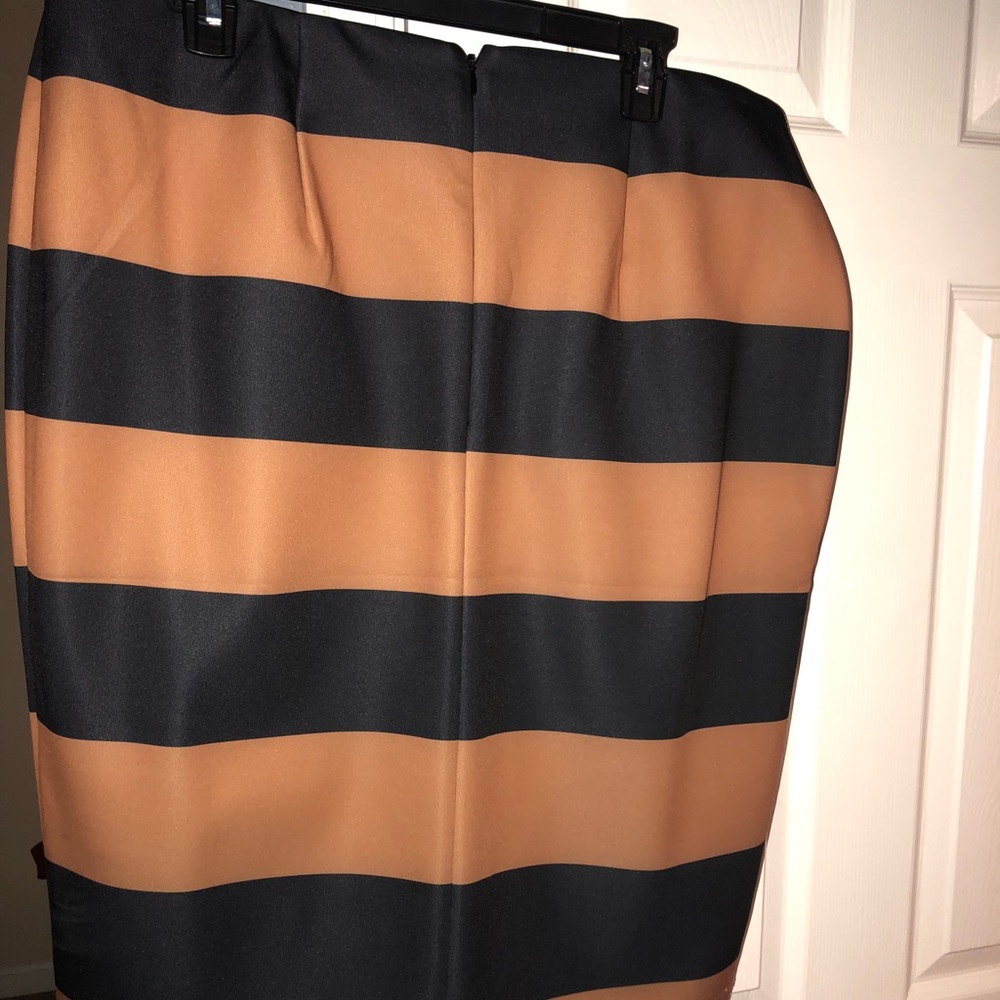 Black and Gold skirt. Great for Work.